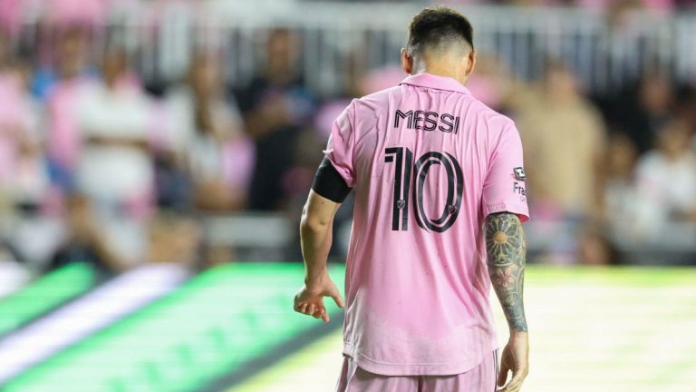 230725064833-01-messi-miami-jersey-kit