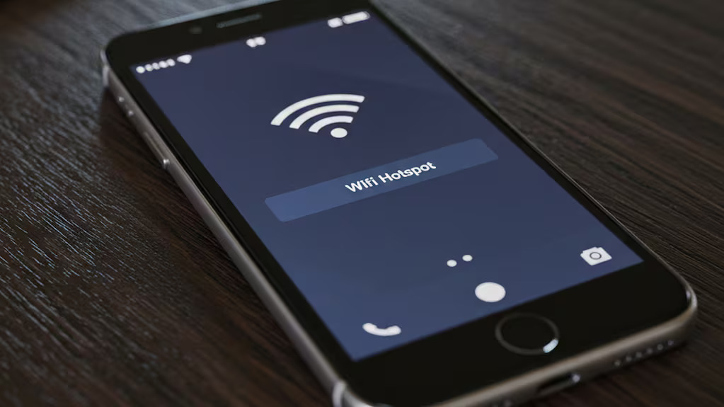 una-solucion-puede-ser-convertir-tu-celular-en-un-punto-de-acceso-wifi-foto-ilustrativa-generada-con-ia-LL23ZZSMJNEB3JORI3UHYM7MNY