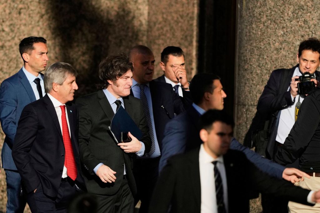 el-gobierno-tiene-listo-el-decreto-que-elimina-el-fisu-que-manejo-188411-millones-durante-2024-ap-fotonatacha-pisarenko-3FMIZMZFJVXMGDZM4NB6MUJZJ4